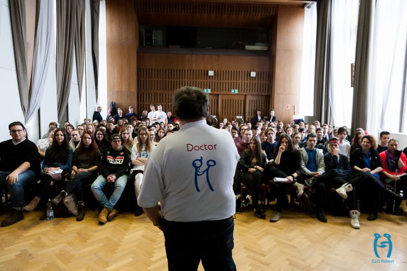 Az első képzésen történt